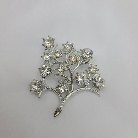 Vintage Rhinestone & Silver Tone Brooch pin - Picture 1 of 2